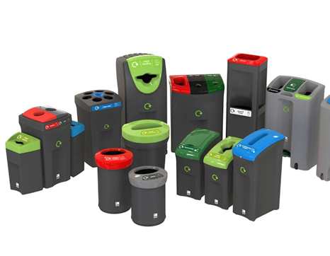 Indendørs affaldssortering i genbrugsplast